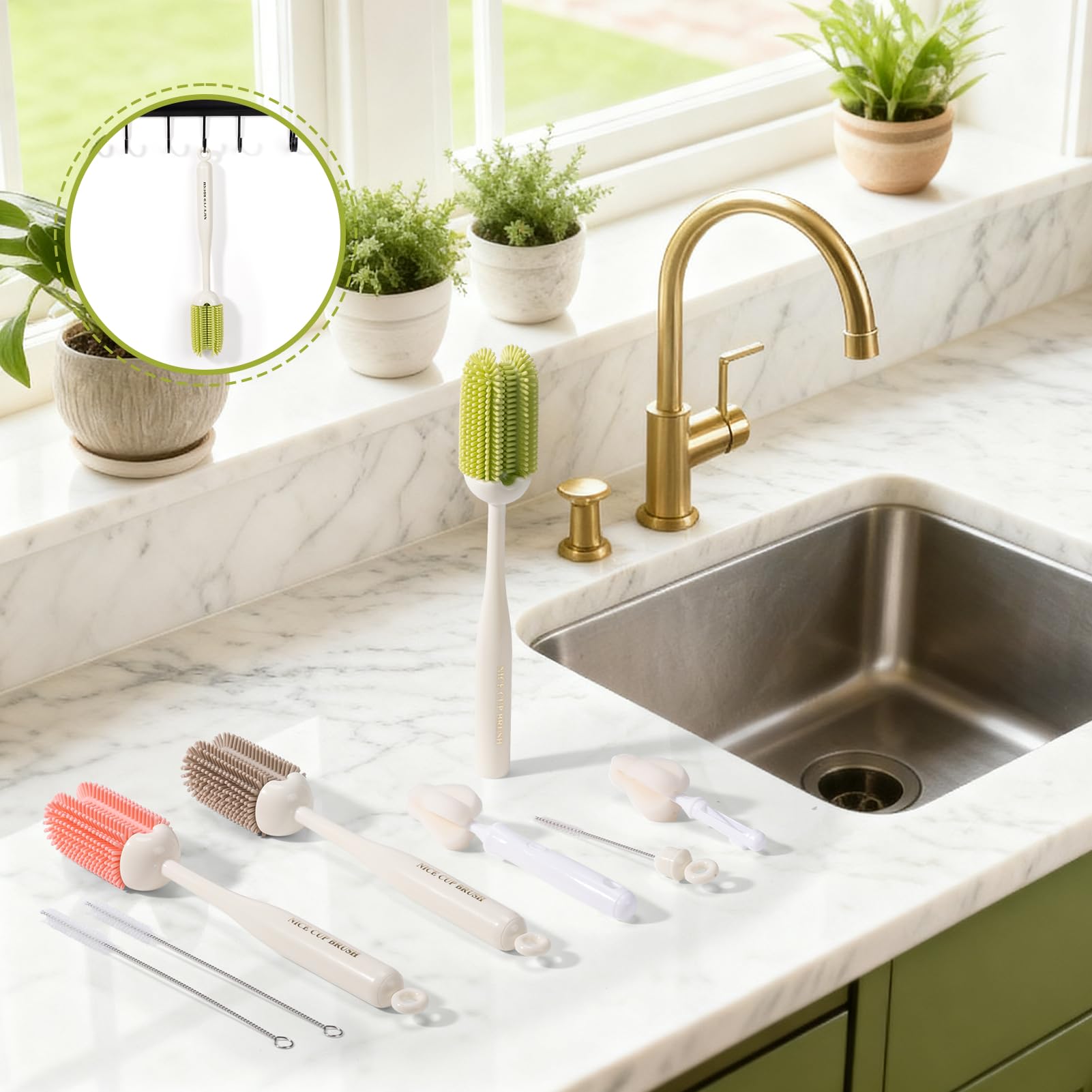CAREBABYMORE breast pump-cleaning kit helps maintain hygienic parts with soft bristles.