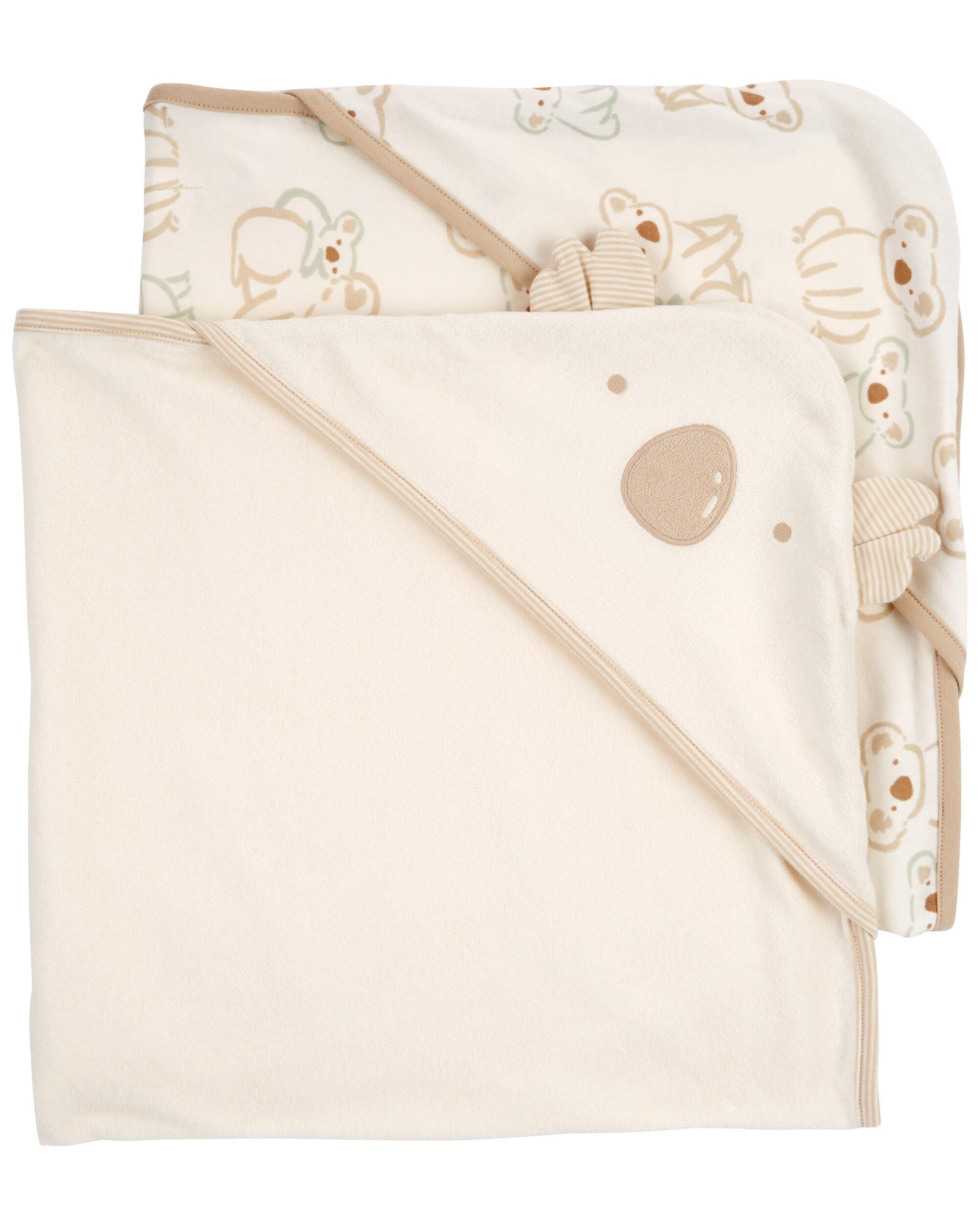 Carter's hooded towel close-up highlights embroidered animal face with 3D design.