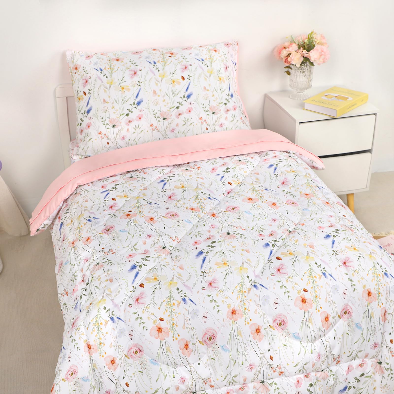 CARUILI complete 4-piece set shown in tidy bed scene for easy coordination.