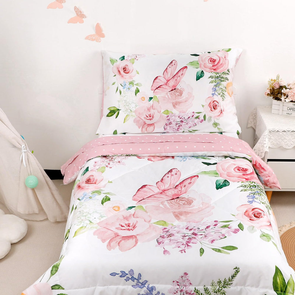 CARUILI toddler bedroom scene shows coordinated decor and inviting sleep setup.