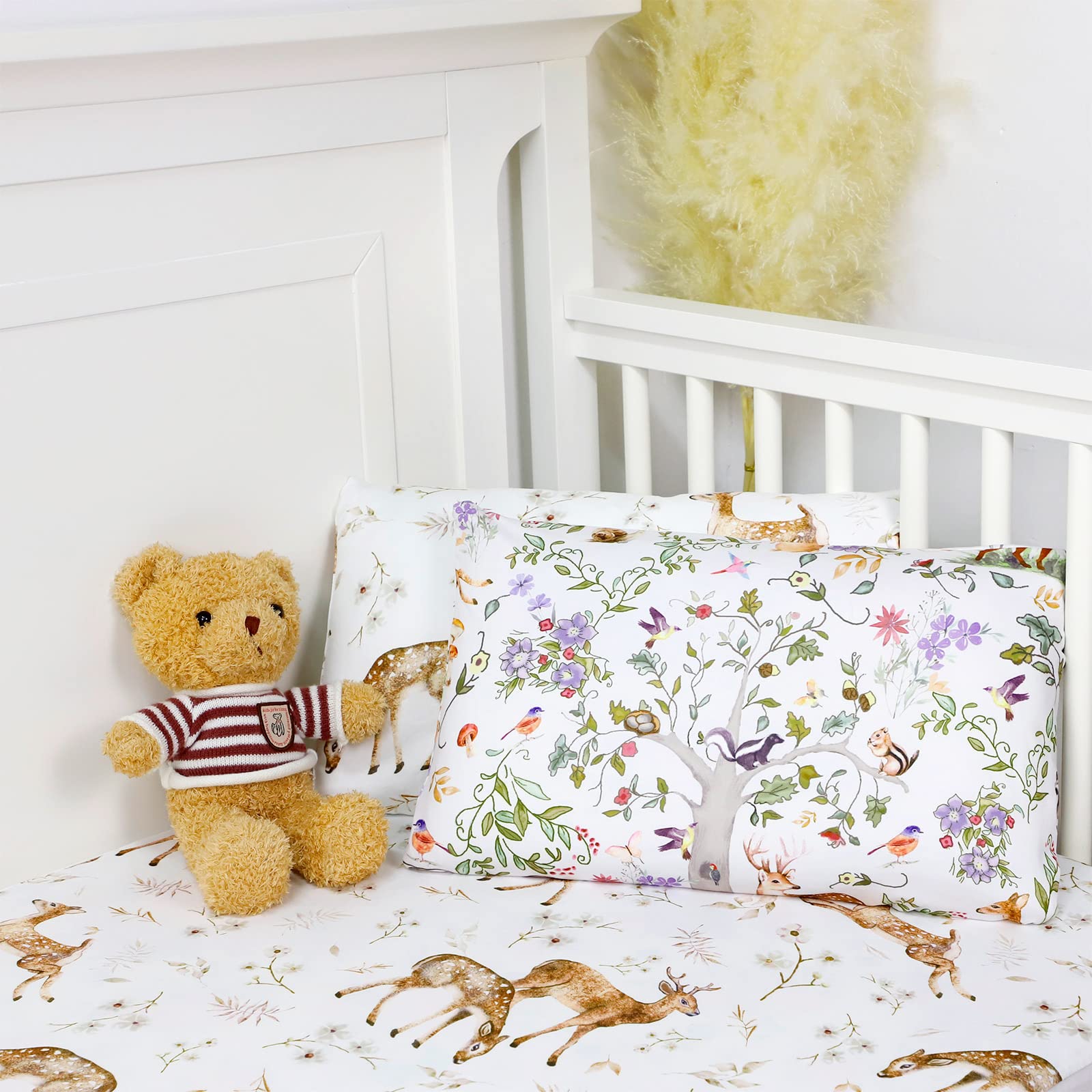 CARUILI close-up shows gentle weave and soft touch for bedtime comfort