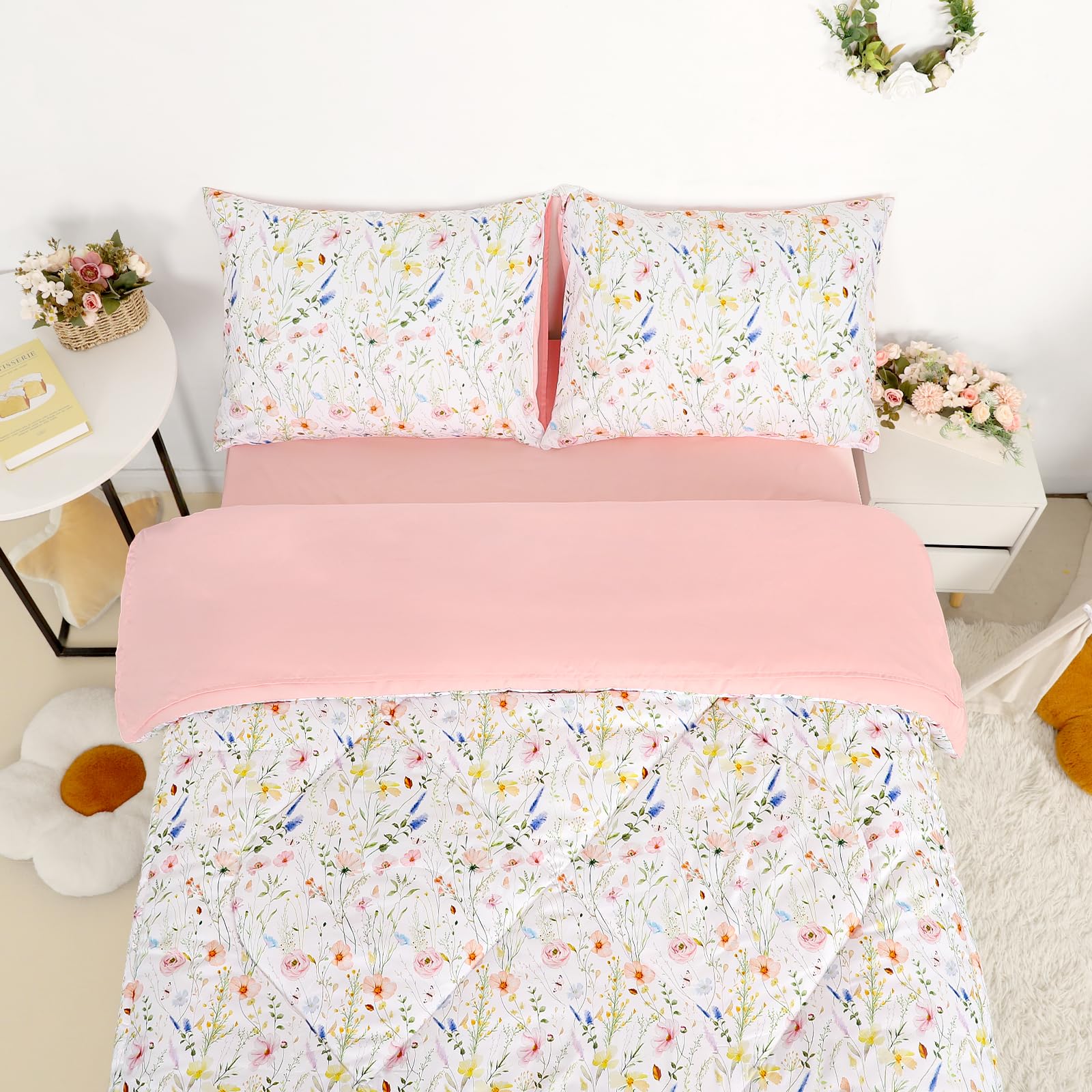 CARUILI fitted sheet in pink flowers emphasizes snug toddler bed fit