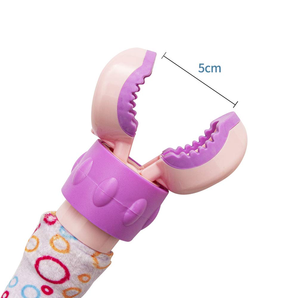 Caterbee Baby Toy Bar arch showcases three squeaky plush toys for engagement