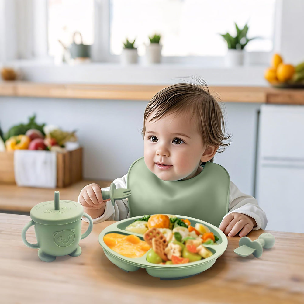 Catvegue bib protects clothes, making cleanup quick after meals.