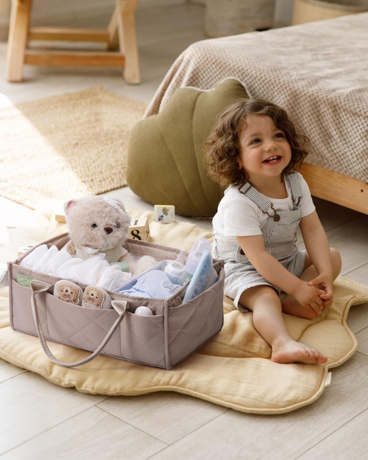 CEI-CEI diaper organizer is ideal for car trips and travel.