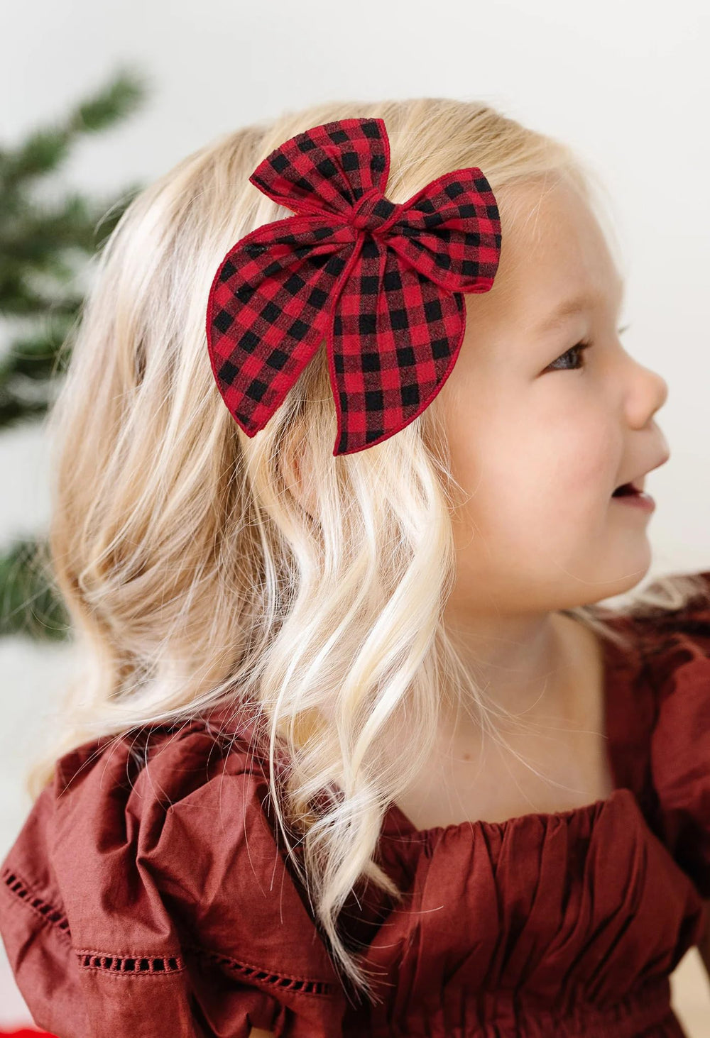 CellElection gold linen bow close-up showing textured detail for elegant look