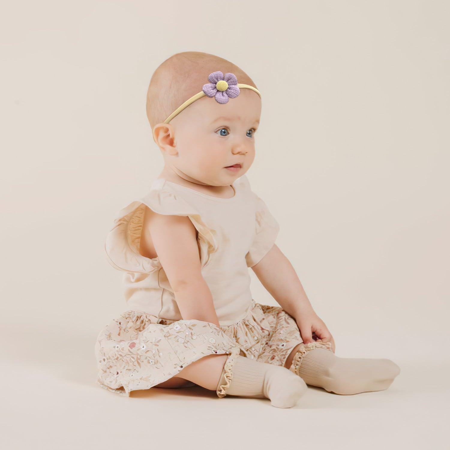 Gift-ready packaging showcases daisy set as a thoughtful baby shower present.