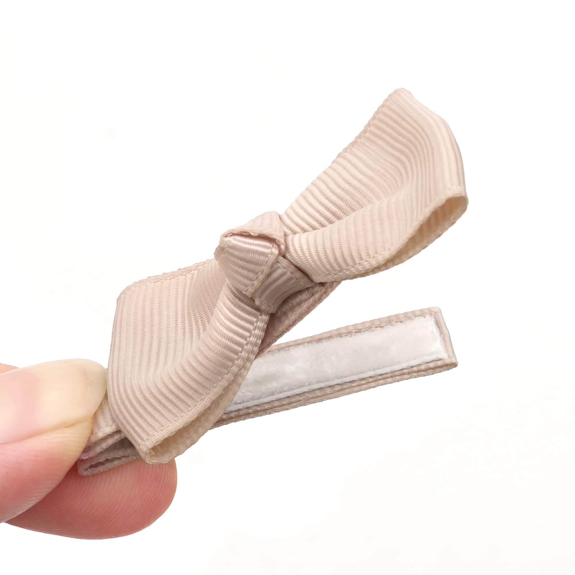 CÉLLOT CLLOT velvet inner clip reduces slipping on fine hair.