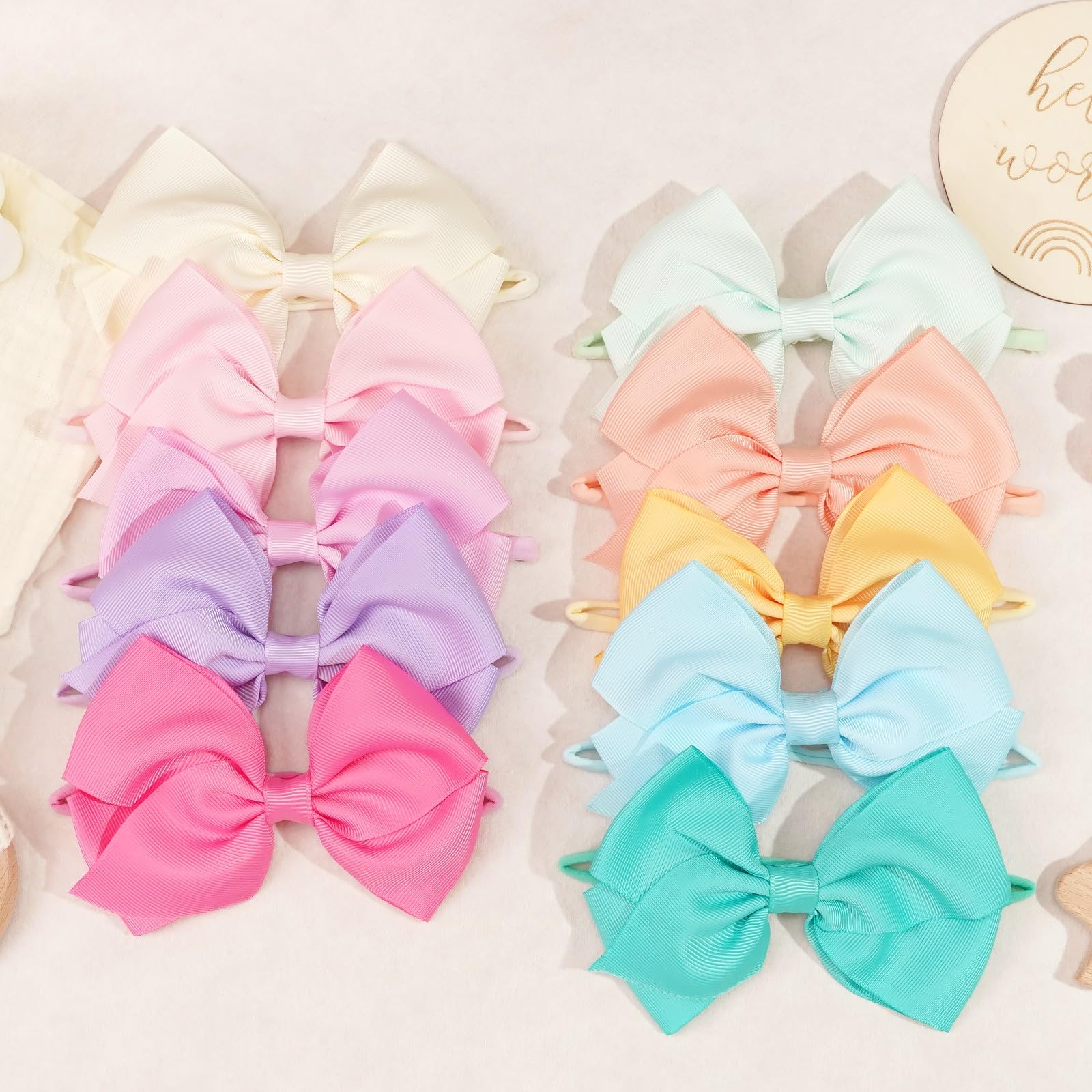 CÉLLOT bows pair with many outfits across colors for versatile styling.