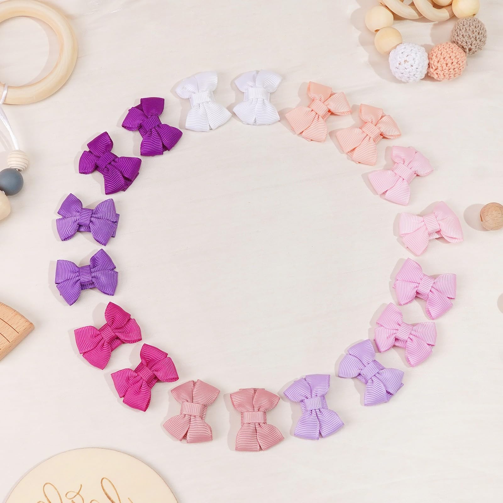 CÉLLOT baby gift pack of bows suitable for showers and parties.