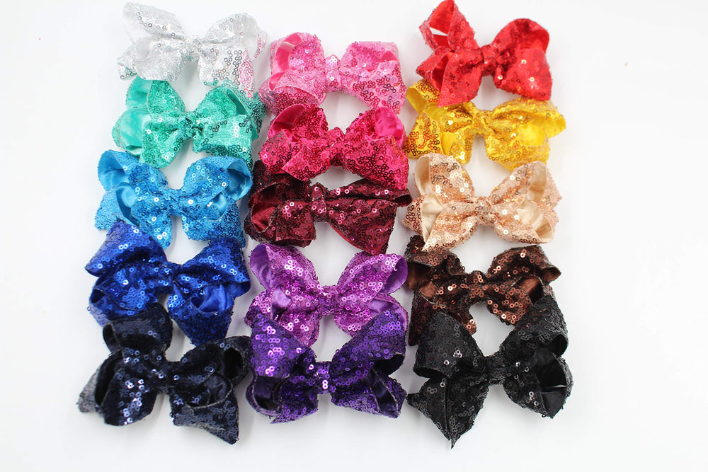 CÉLLOT 30-piece set with sparkle details that photograph well
