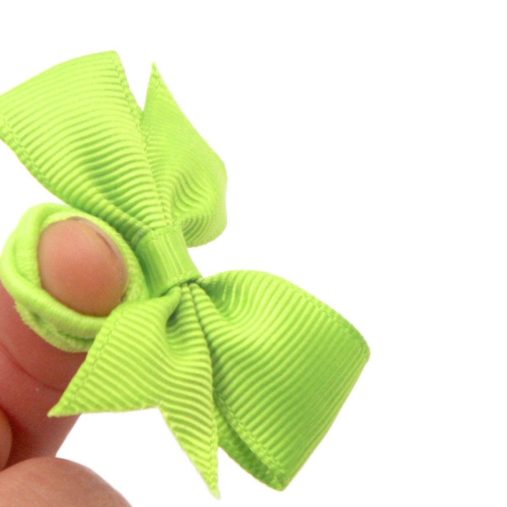 CÉLLOT 2.5 cm bow size fits newborns with fine hair.
