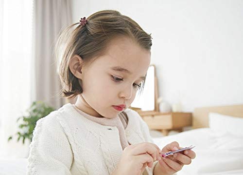 CÉLLOT clips in action demonstrate easy bangs styling and secure hold.