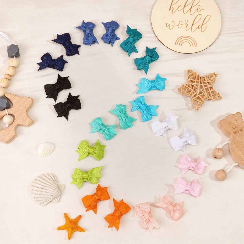 CÉLLOT easy-to-use snap clips for quick styling on infants and toddlers.