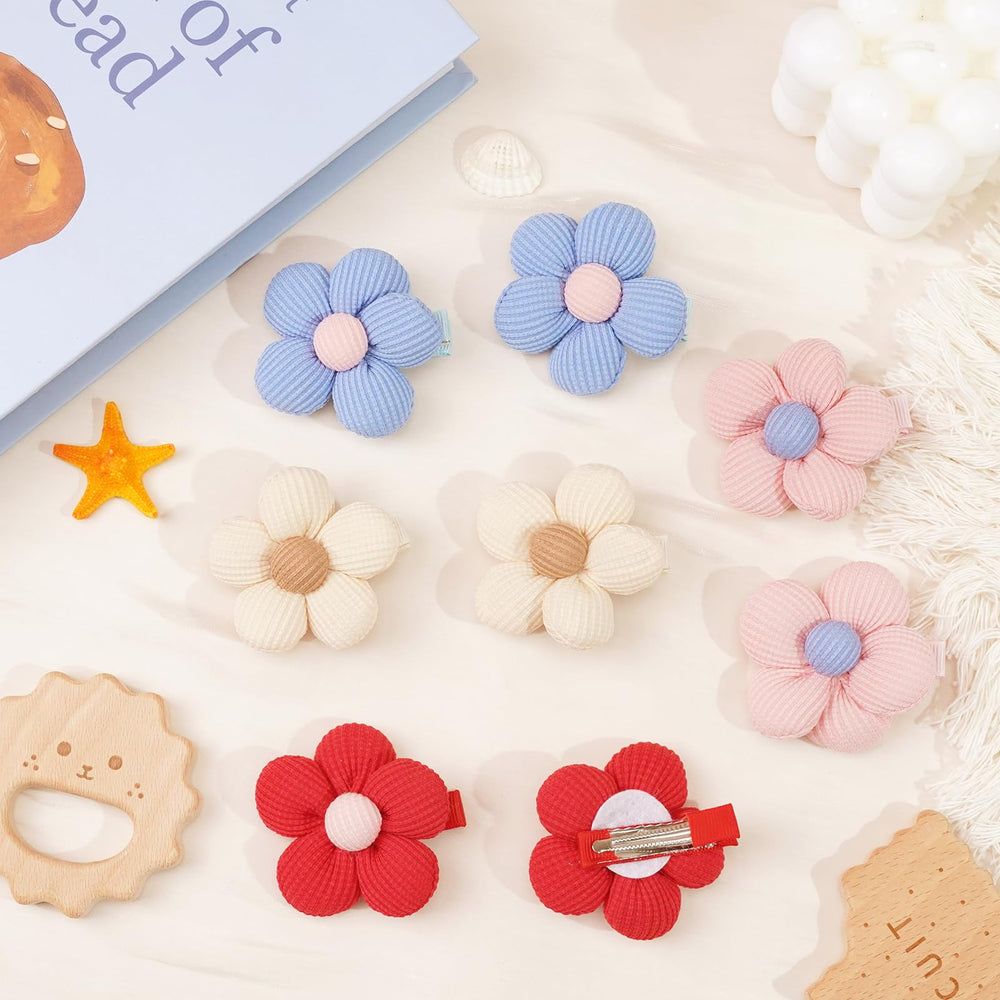 CÉLLOT flower clip black complements neutral outfits with secure grip.