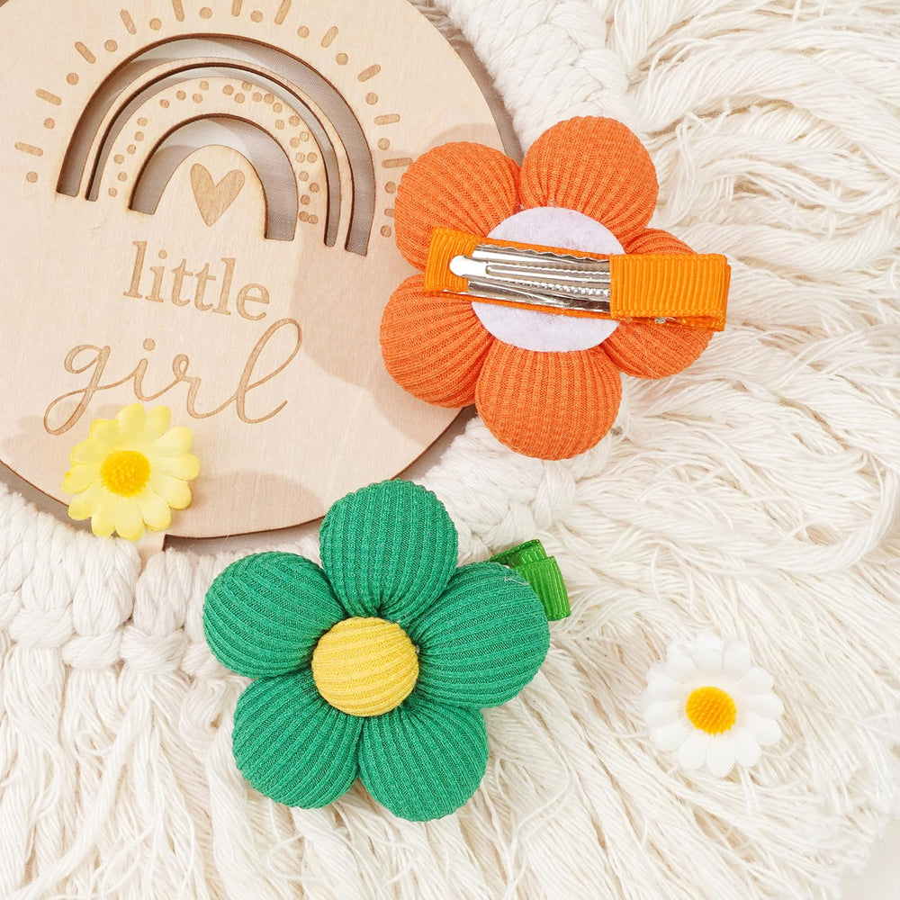 CÉLLOT waffle texture on flower clip for a unique look