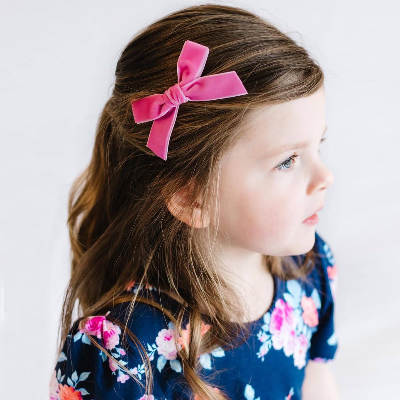 CÉLLOT Velvet Bow set conveys timeless gift for photos