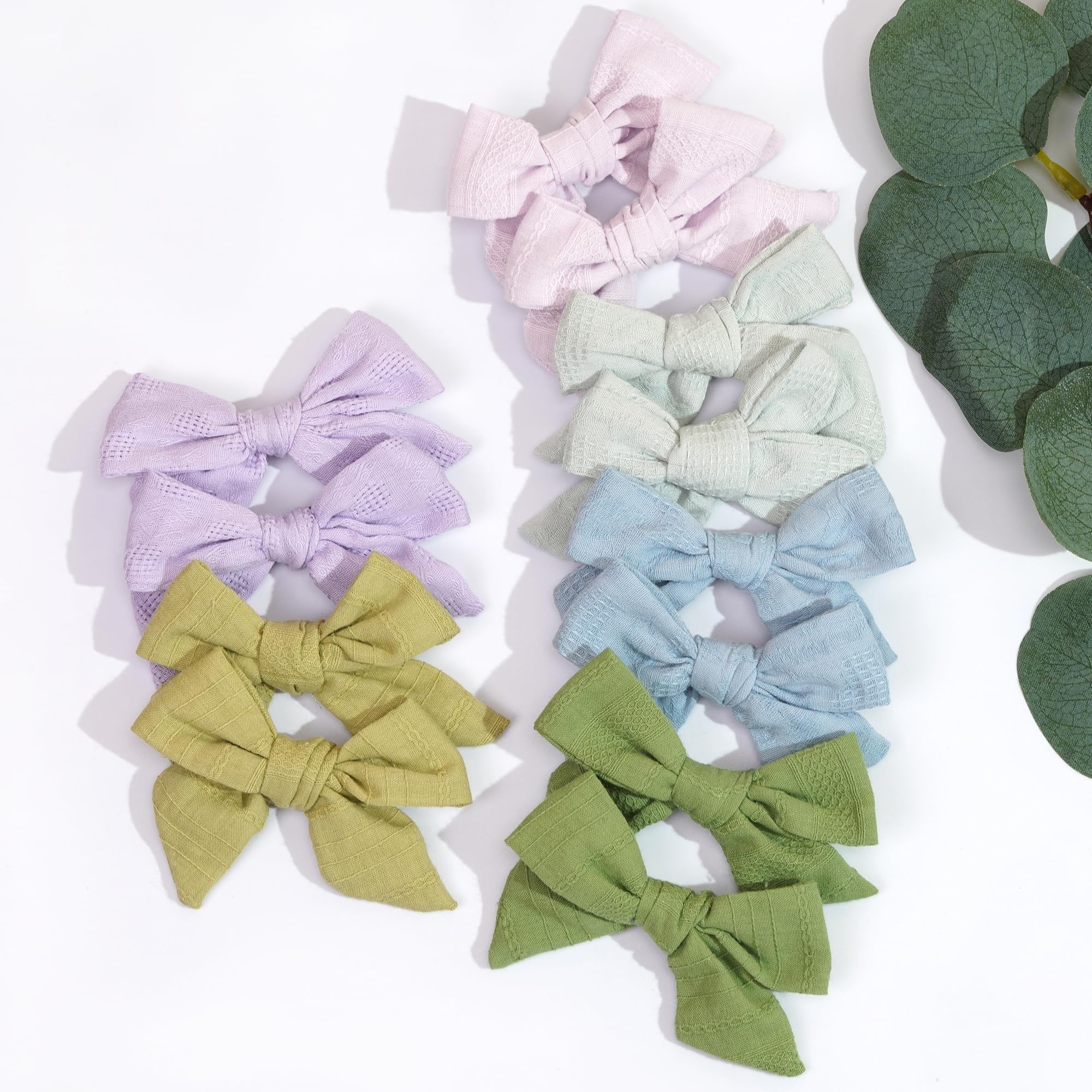 CÉLLOT 40-piece color variety set highlights matching outfits and backups