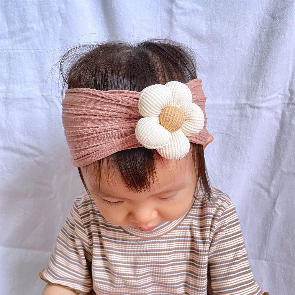 CÉLLOT baby photo session headbands add charming style to photoshoots.