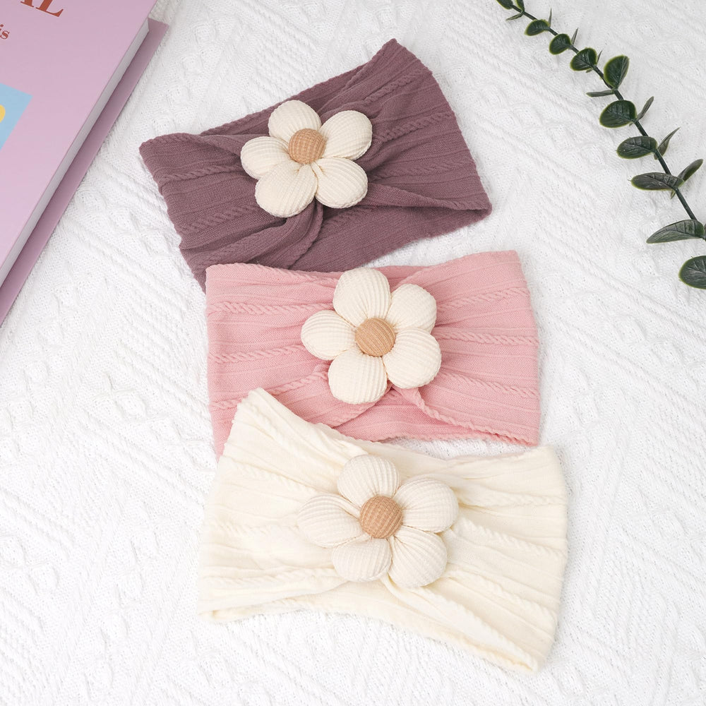 CÉLLOT daisy flower design close-up on the headband