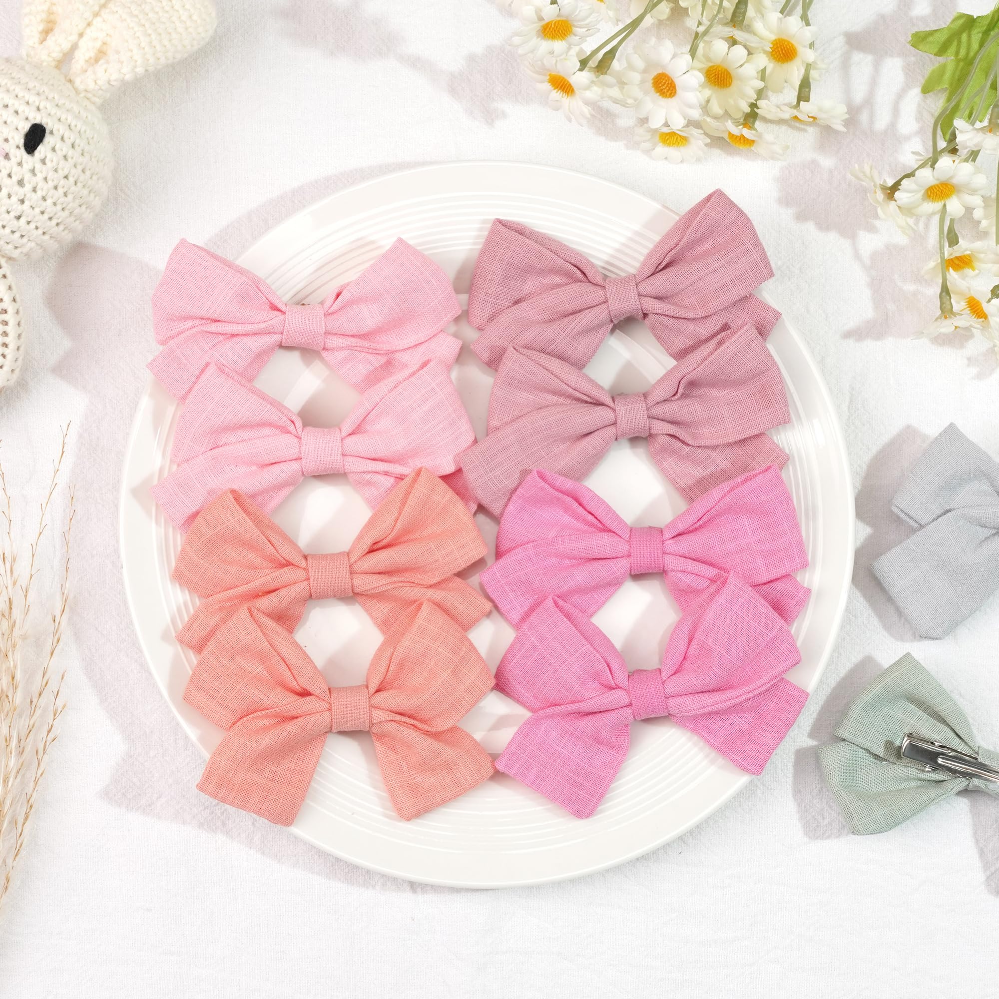 Cellot multi-color bow set supports quick outfit coordination.
