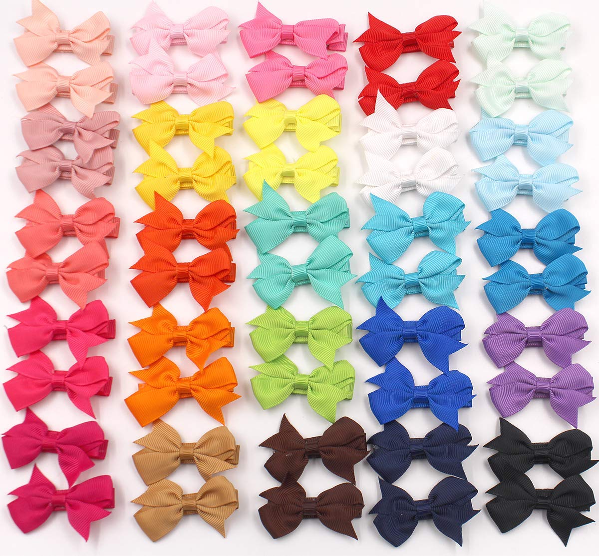 CÉLLOT bows for infants and toddlers complement everyday wear.