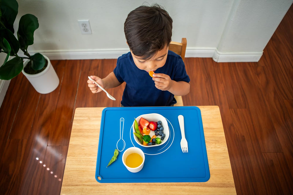 Chamos placemats sized 15.9 by 11.8 inches cover spills effectively.