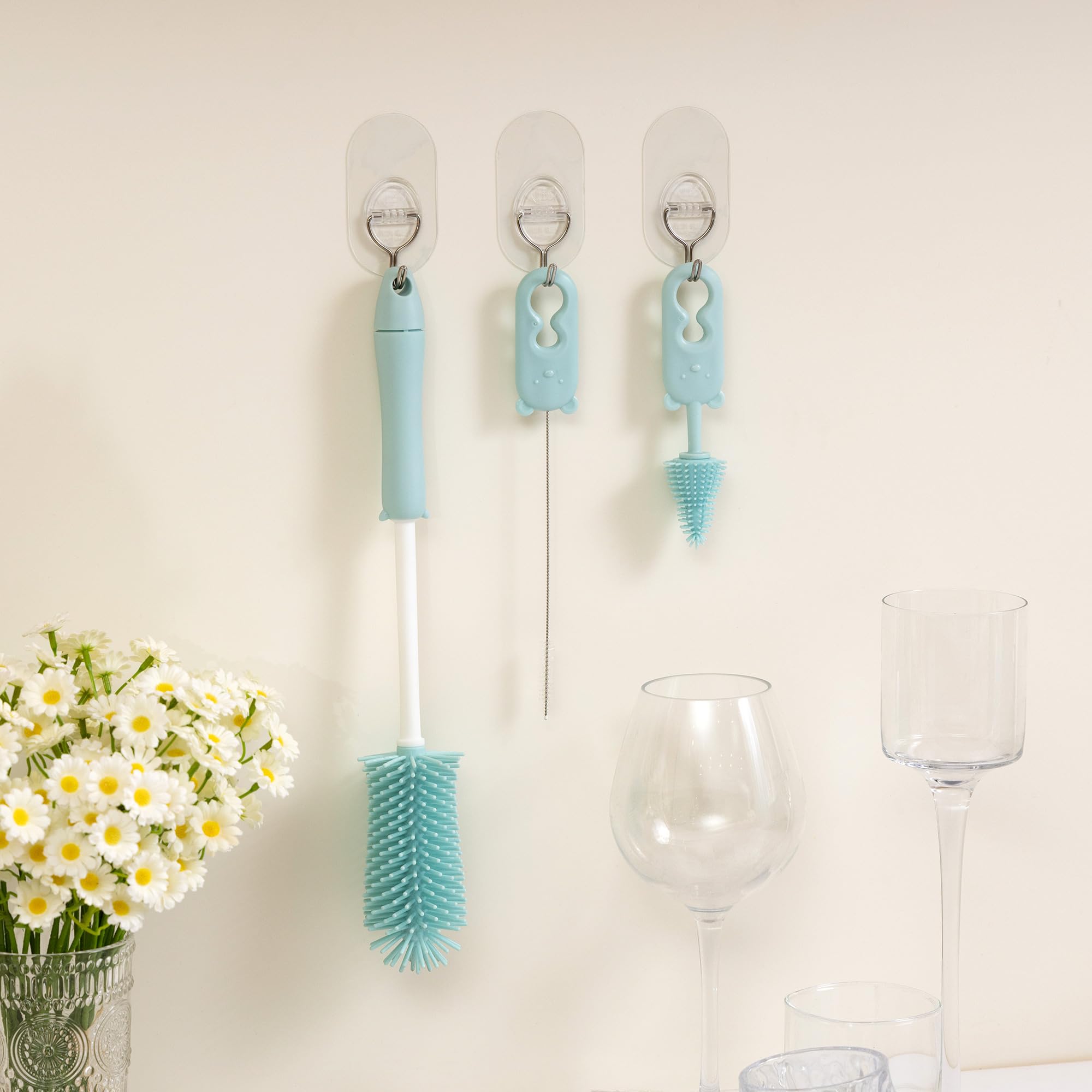 Chemimoso straw brush removes residue from narrow straws efficiently.