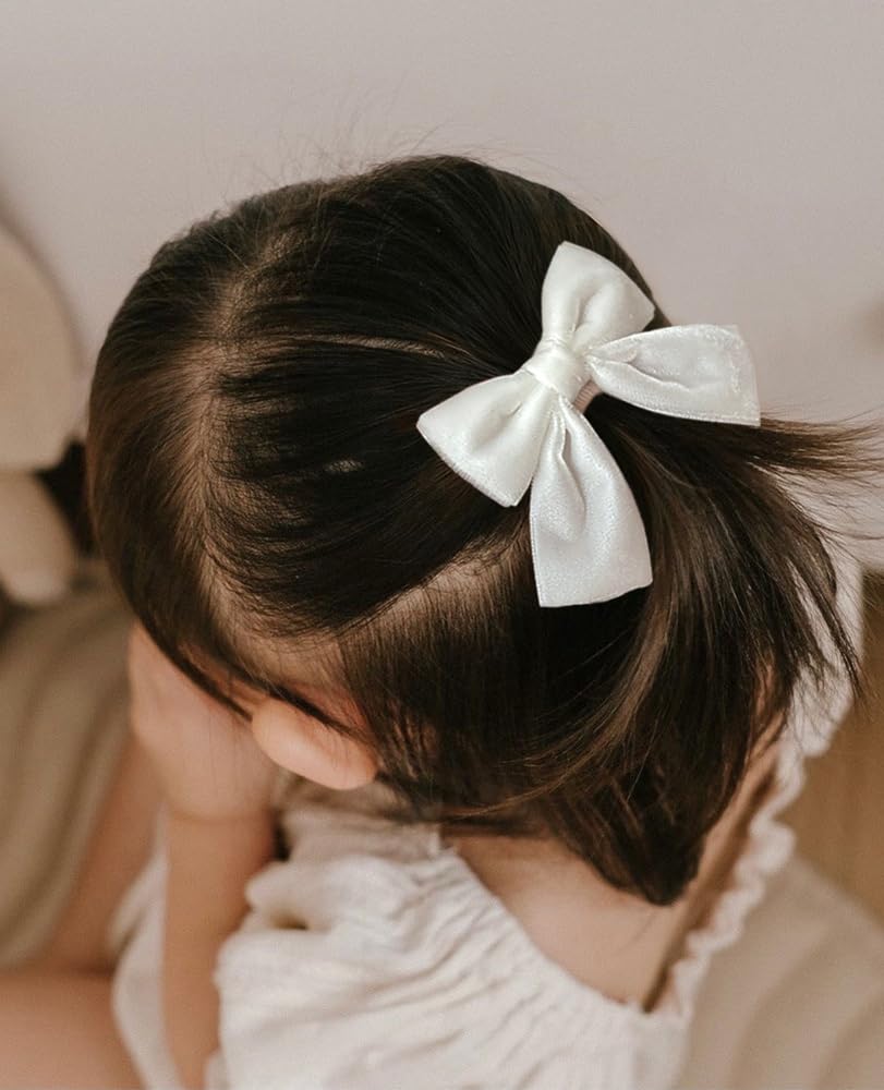 Cherssy christmas-hair-bows-on-child-photos: ideal for holiday photos and parties.