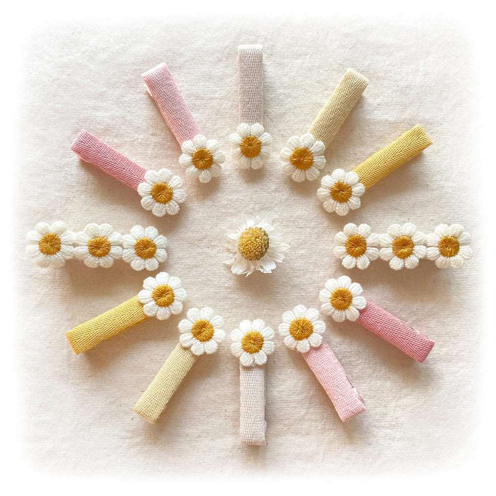 Cherssy daisy hair clip closeup 1 offers gentle hold for fine hair.