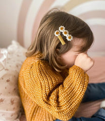 Cherssy daisy hair clip on head demonstrates secure non-slip placement.