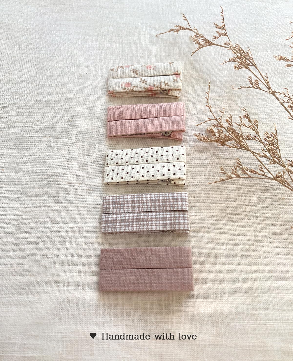 Cherssy floral design alligator clip showcasing soft fabric and sturdy hold