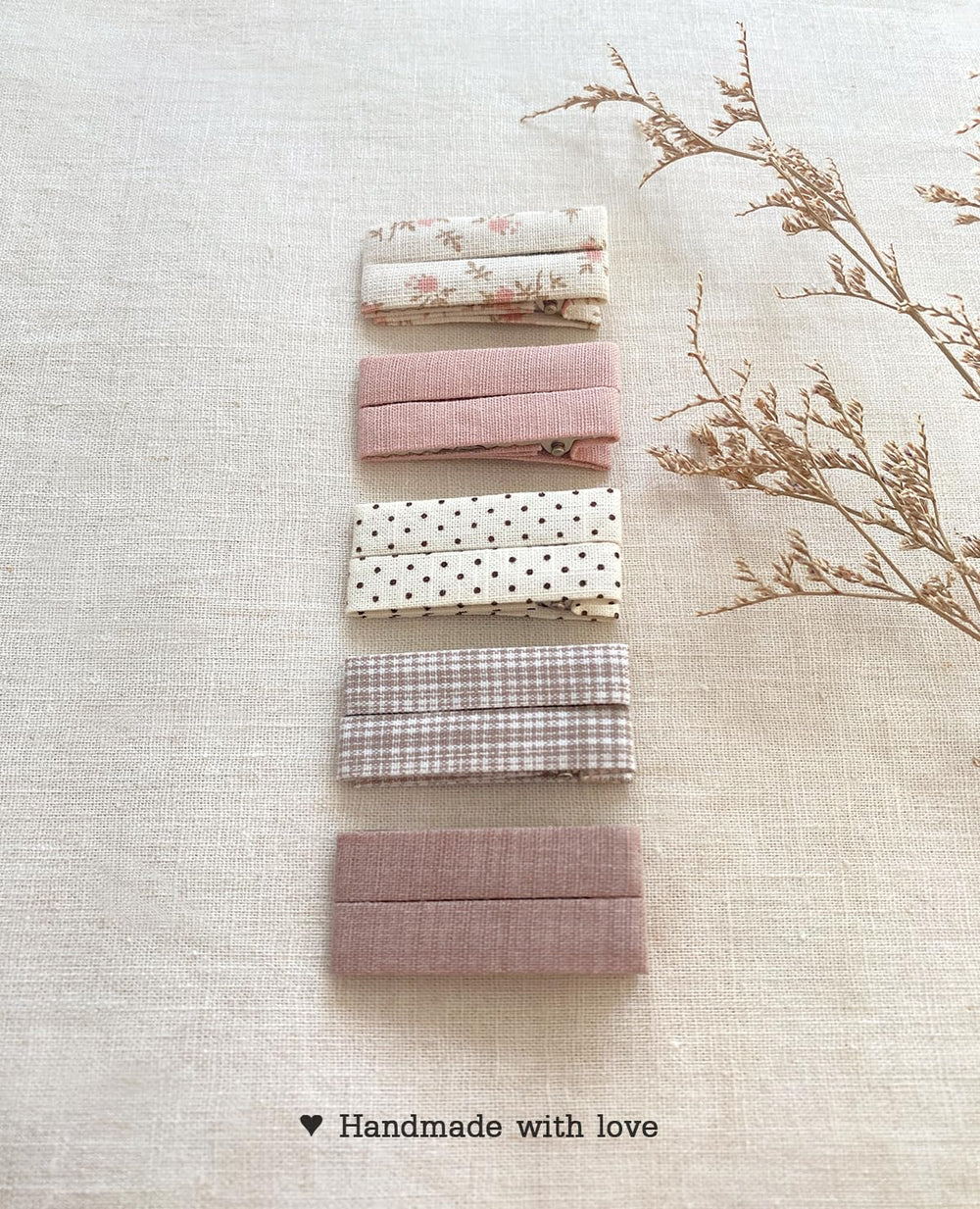 Cherssy floral design alligator clip showcasing soft fabric and sturdy hold