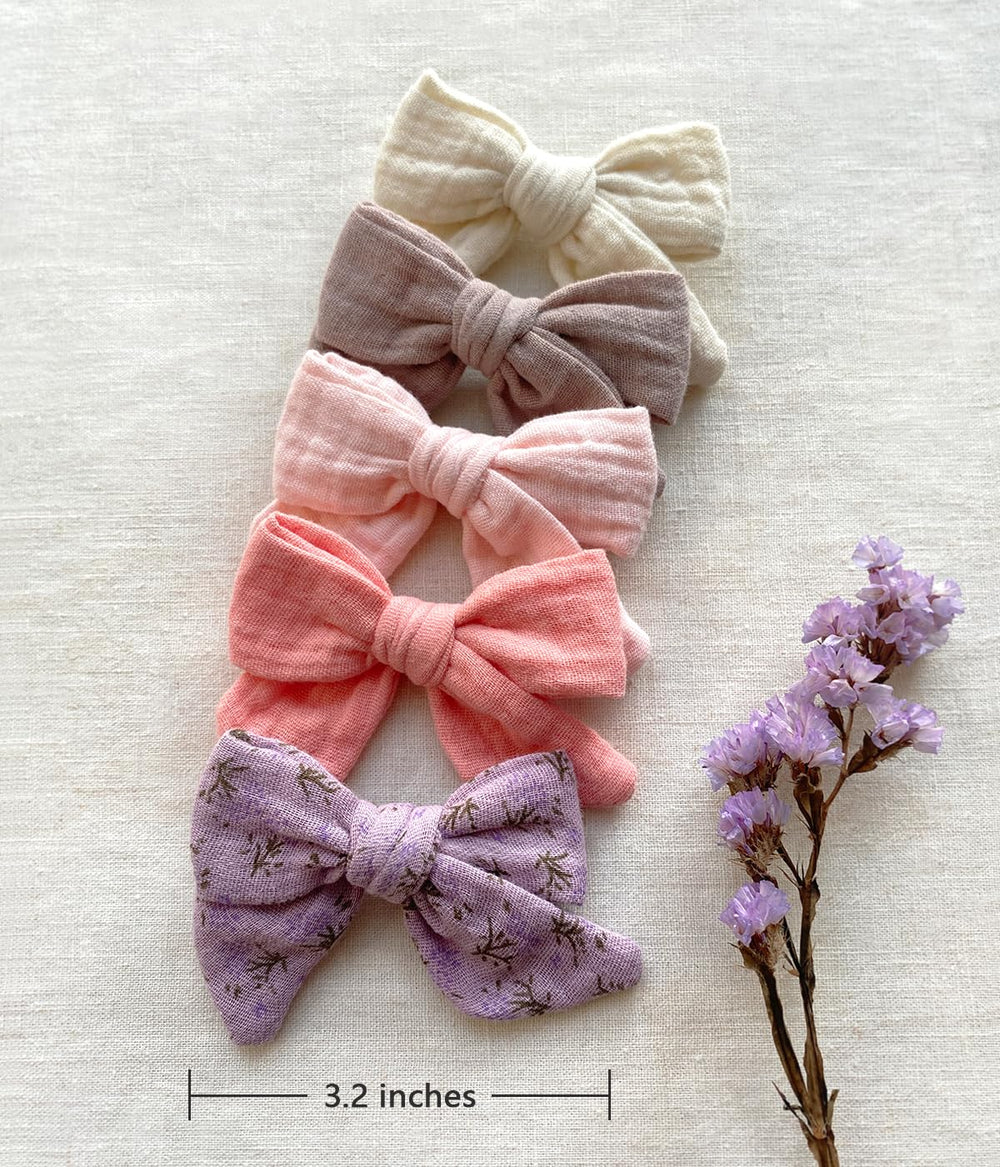 Cherssy Muslin Bow Clip with organic cotton for skin-friendly comfort.