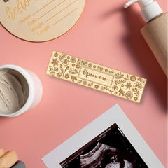 CHGCRAFT pregnancy box with raffia ribbon adds a sophisticated touch.