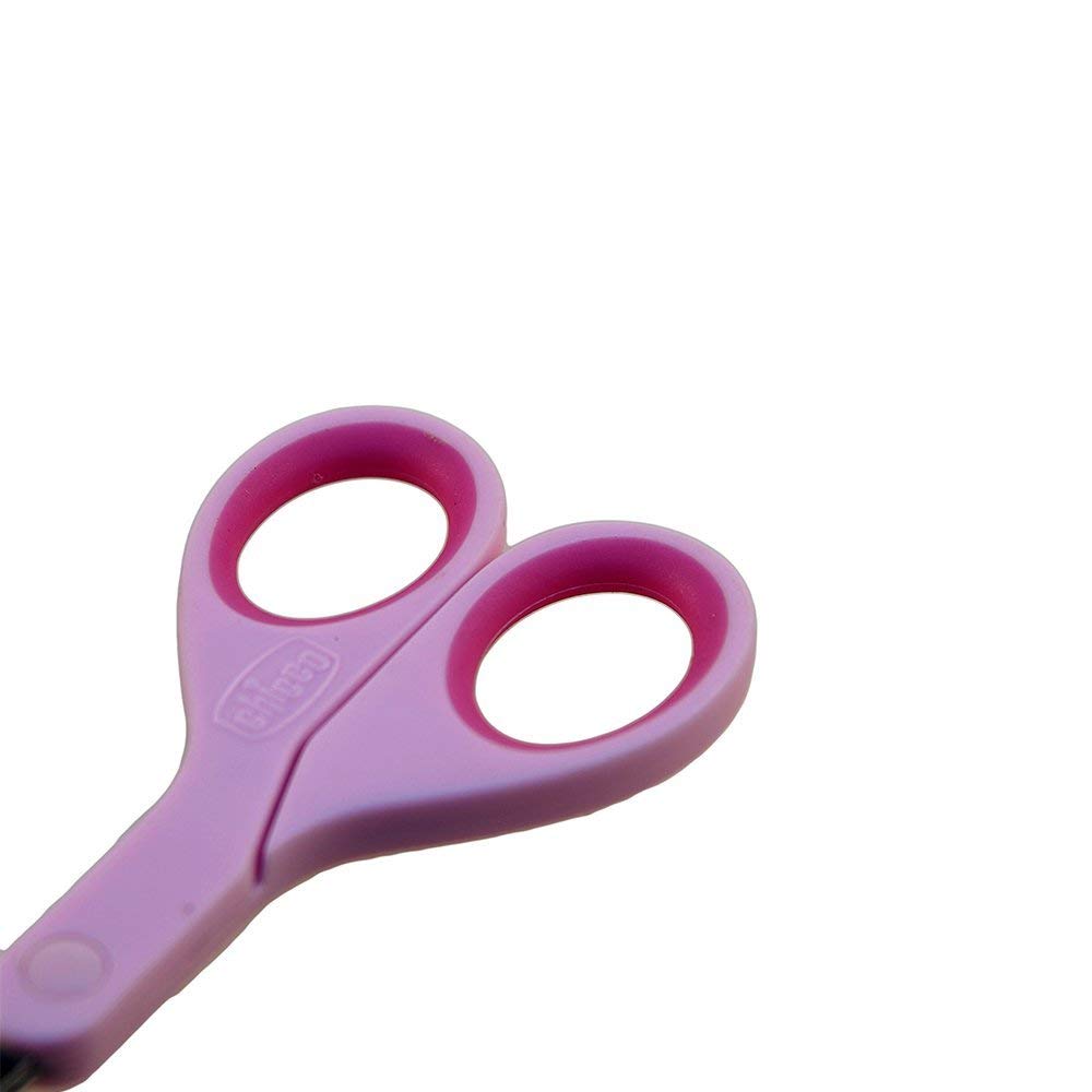 Chicco Scissors Pink in-use during bath time.