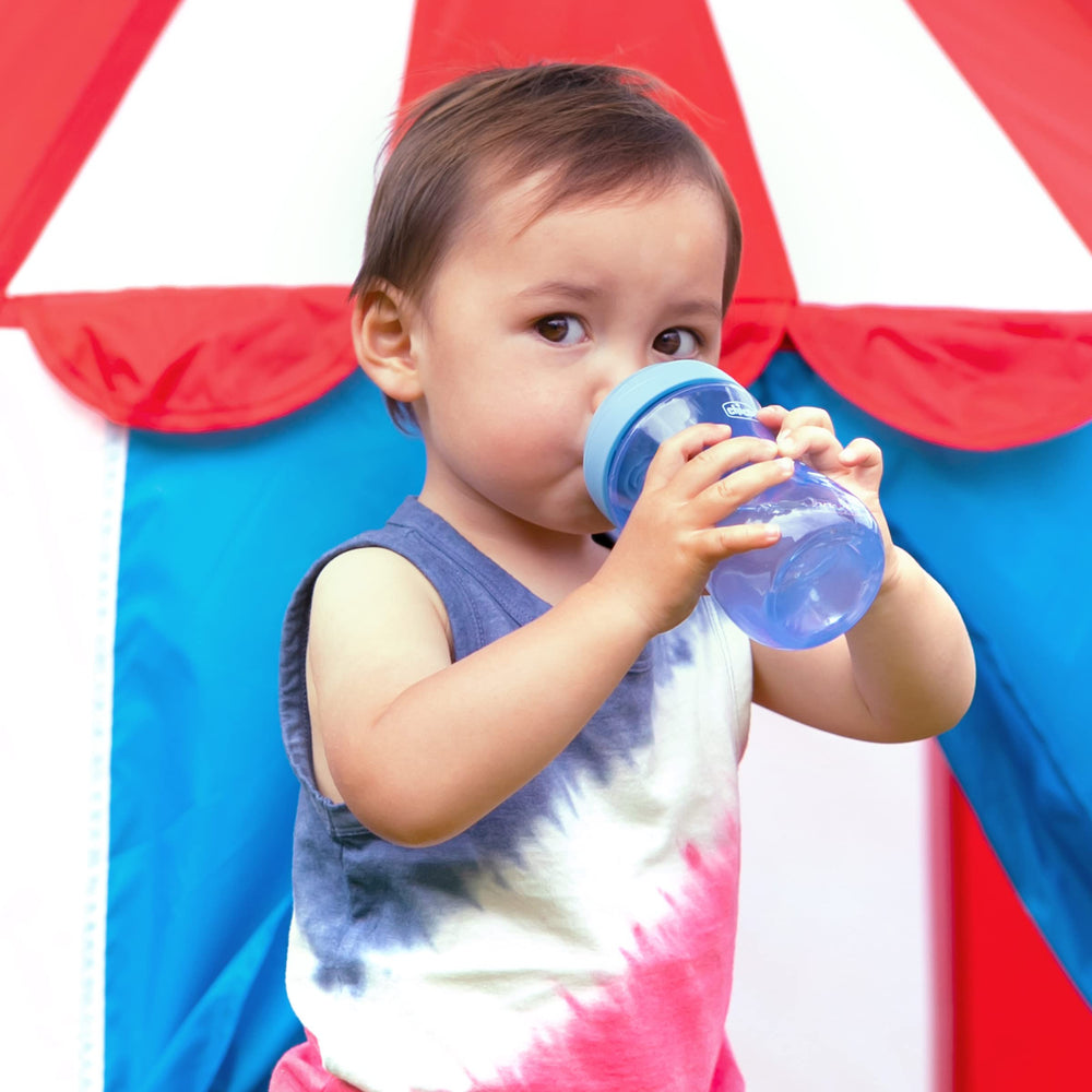Chicco Sport Spout Trainer side grip shows ergonomic indents for small hands.