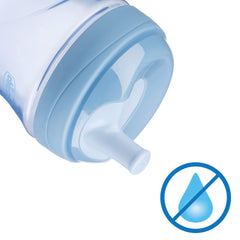 Chicco Sport Spout Trainer spill-free lid close-up demonstrates snap-on cleanliness.