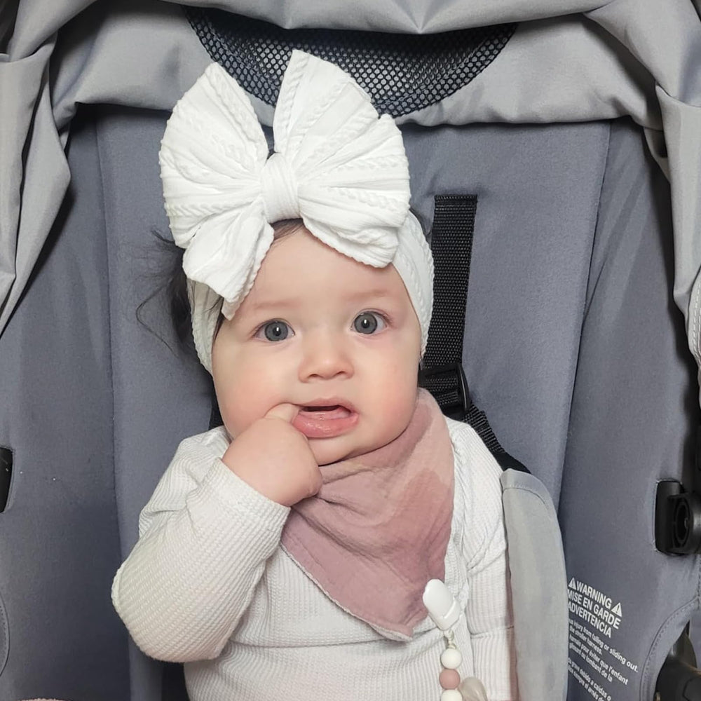 Chiduerm baby bows headband white complements outfits for photos.