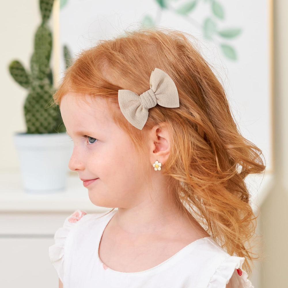 Choicbaby alligator clip detail provides secure grip.