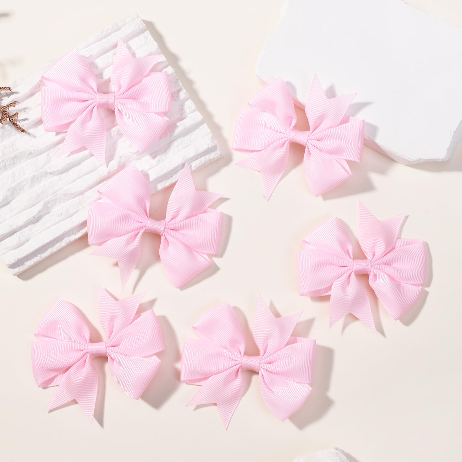 Choicbaby alligator clip securely anchors bows for tidy hairstyles.