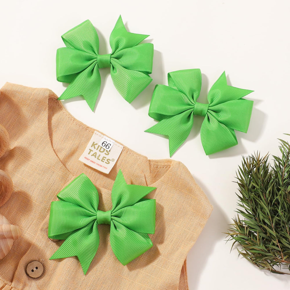 Choicbaby bow styled as a baby shower photo prop.