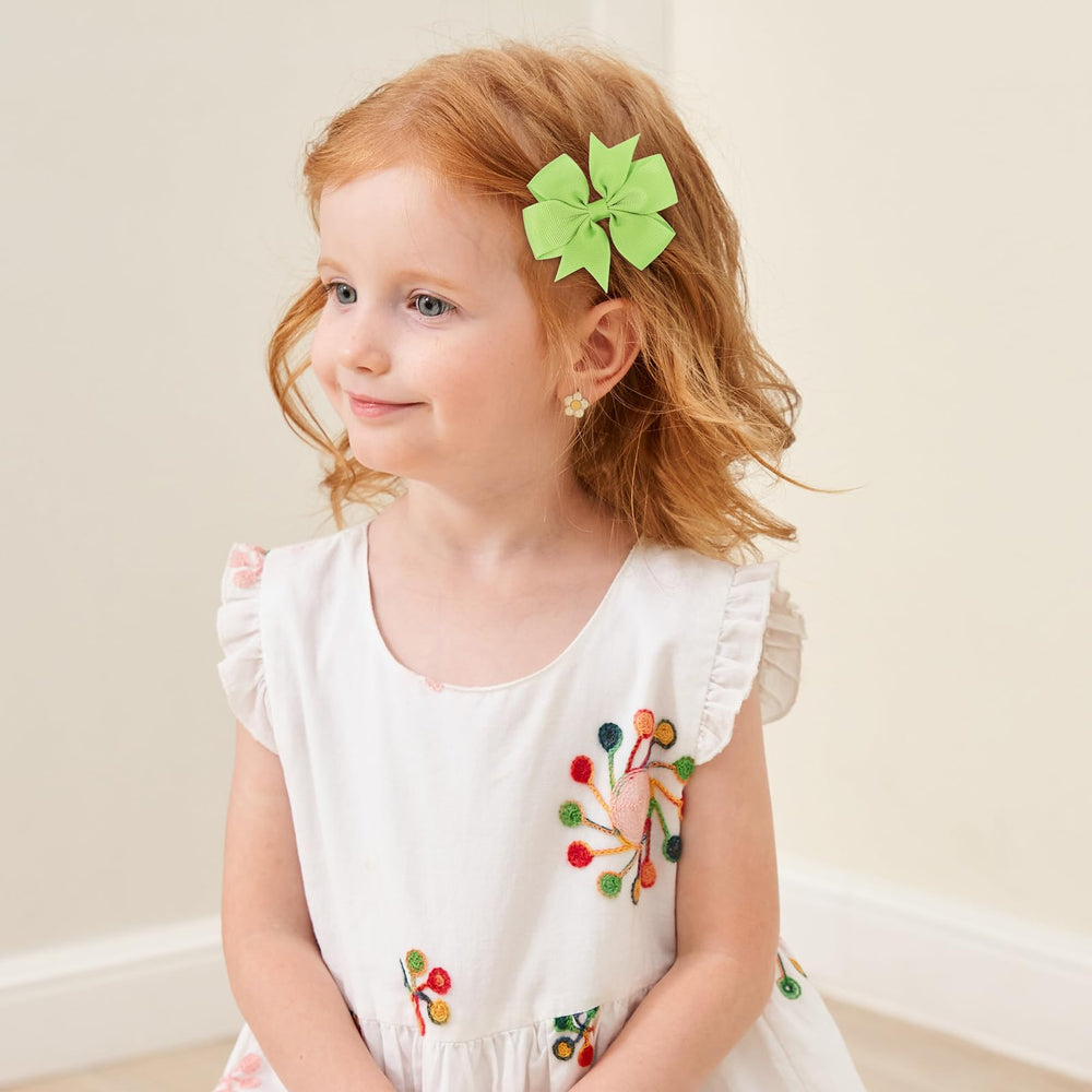 Choicbaby green bow on pigtails, perfect for pigtail hairstyles.