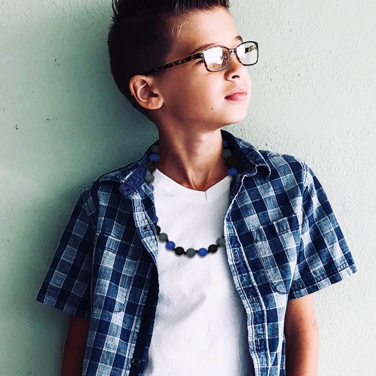Choneer sensory chew necklace age-3plus label shown for childhood sensory-friendly options.