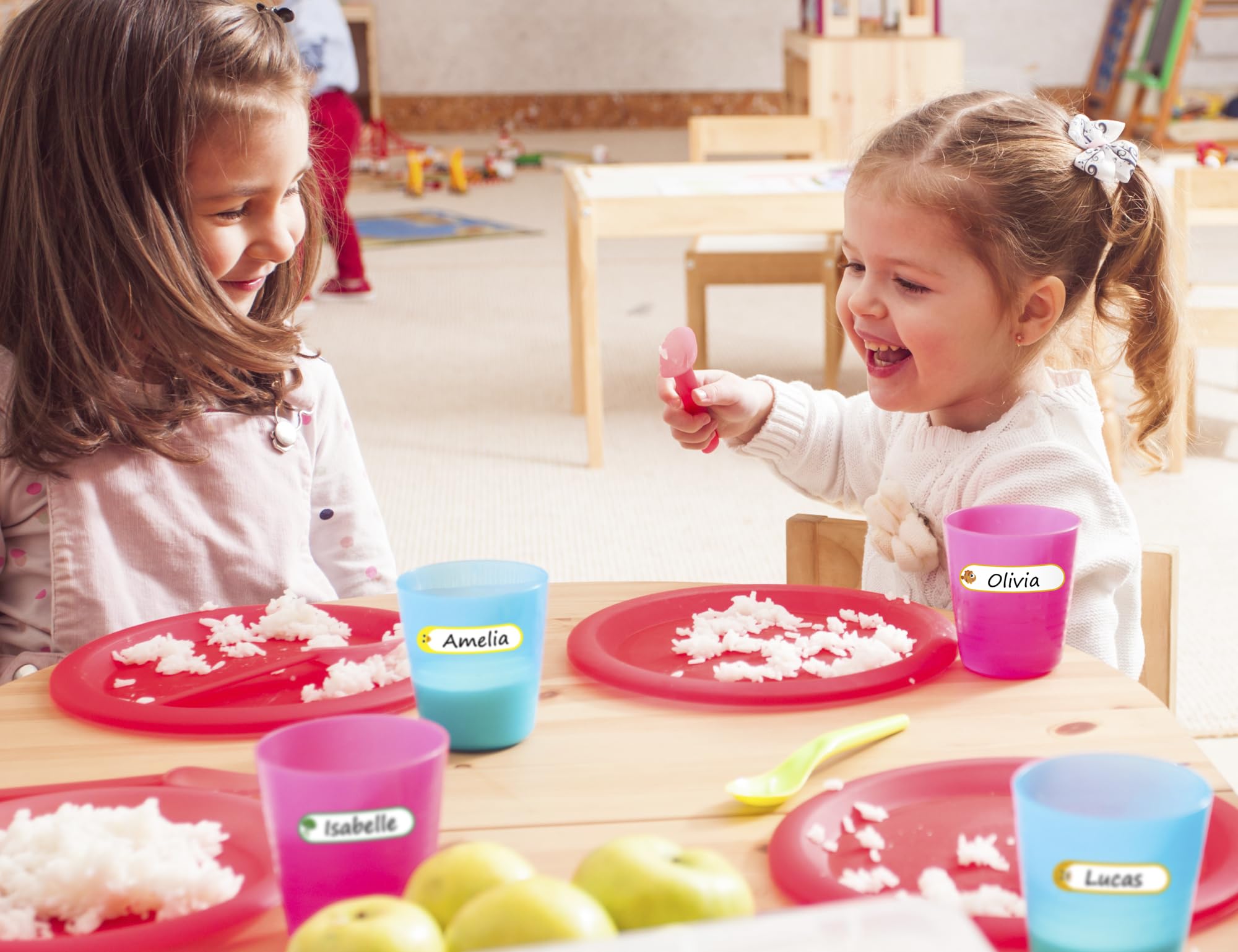 CHUBBIEE daycare-name-tags waterproof stickers show strong adhesion on plastic, ideal for classroom organization.
