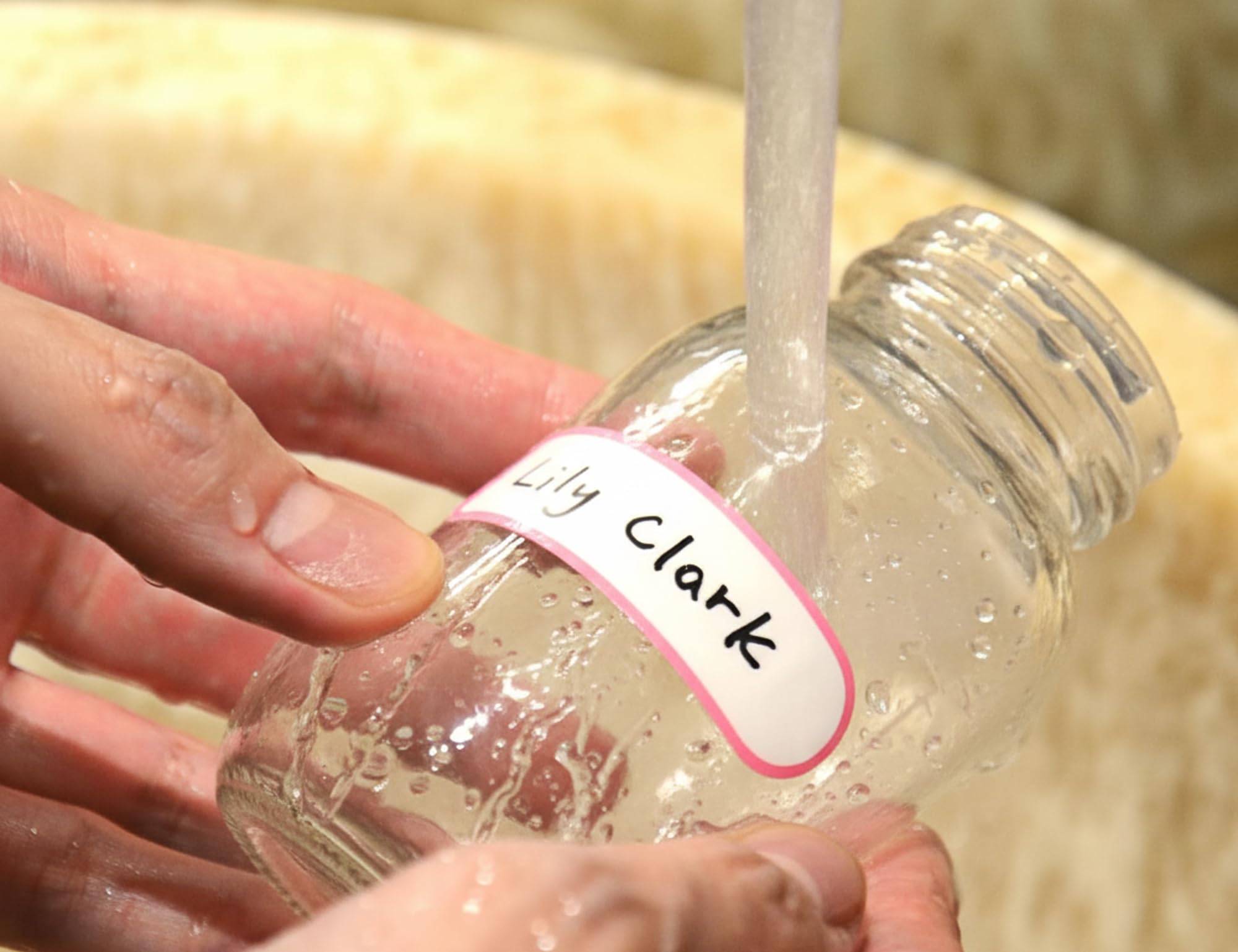 CHUBBIEE strong-adhesion-name-tags illustrate durable sticking on plastic, glass, and metal.