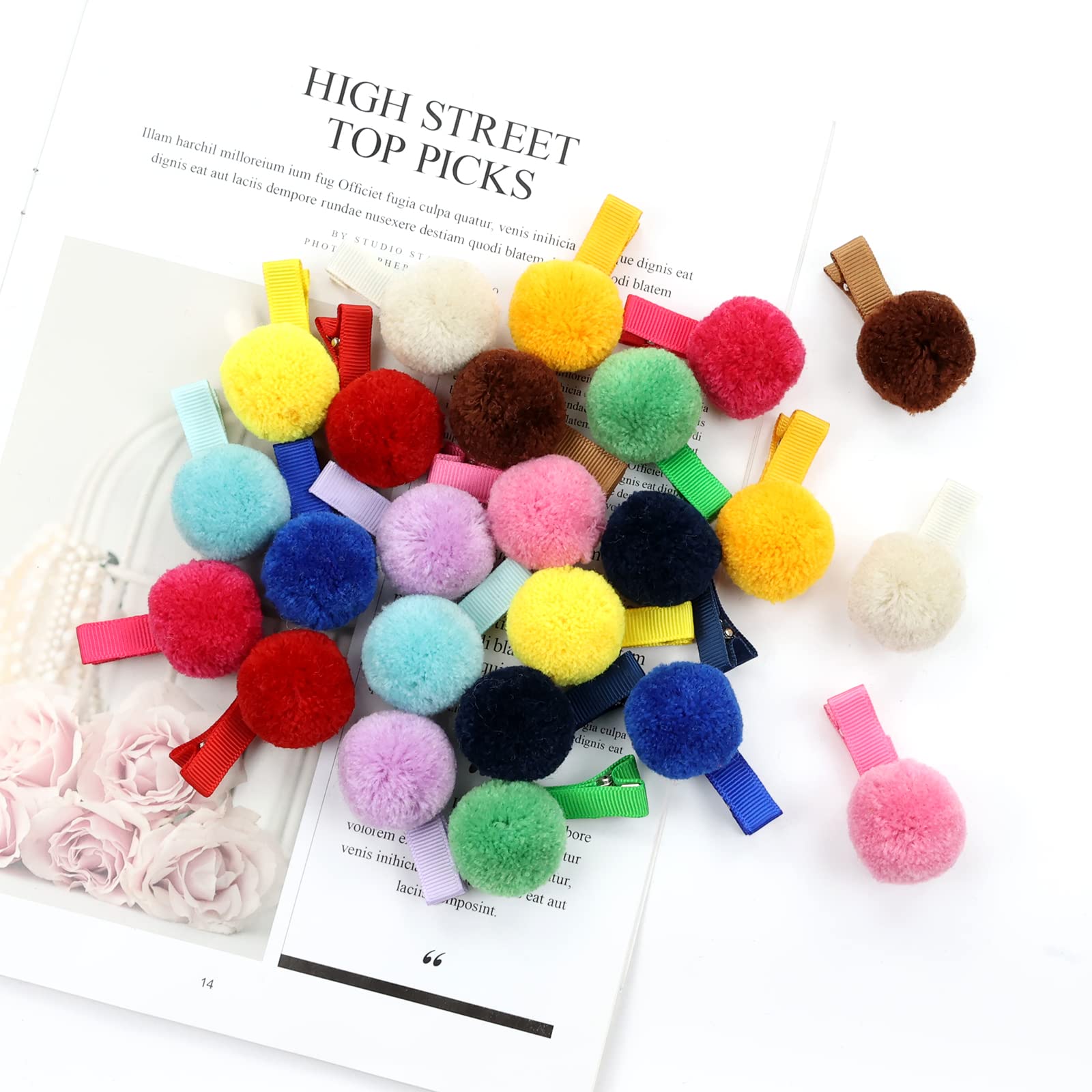 Cinaci baby-friendly materials with soft pompoms and skin-safe clips.