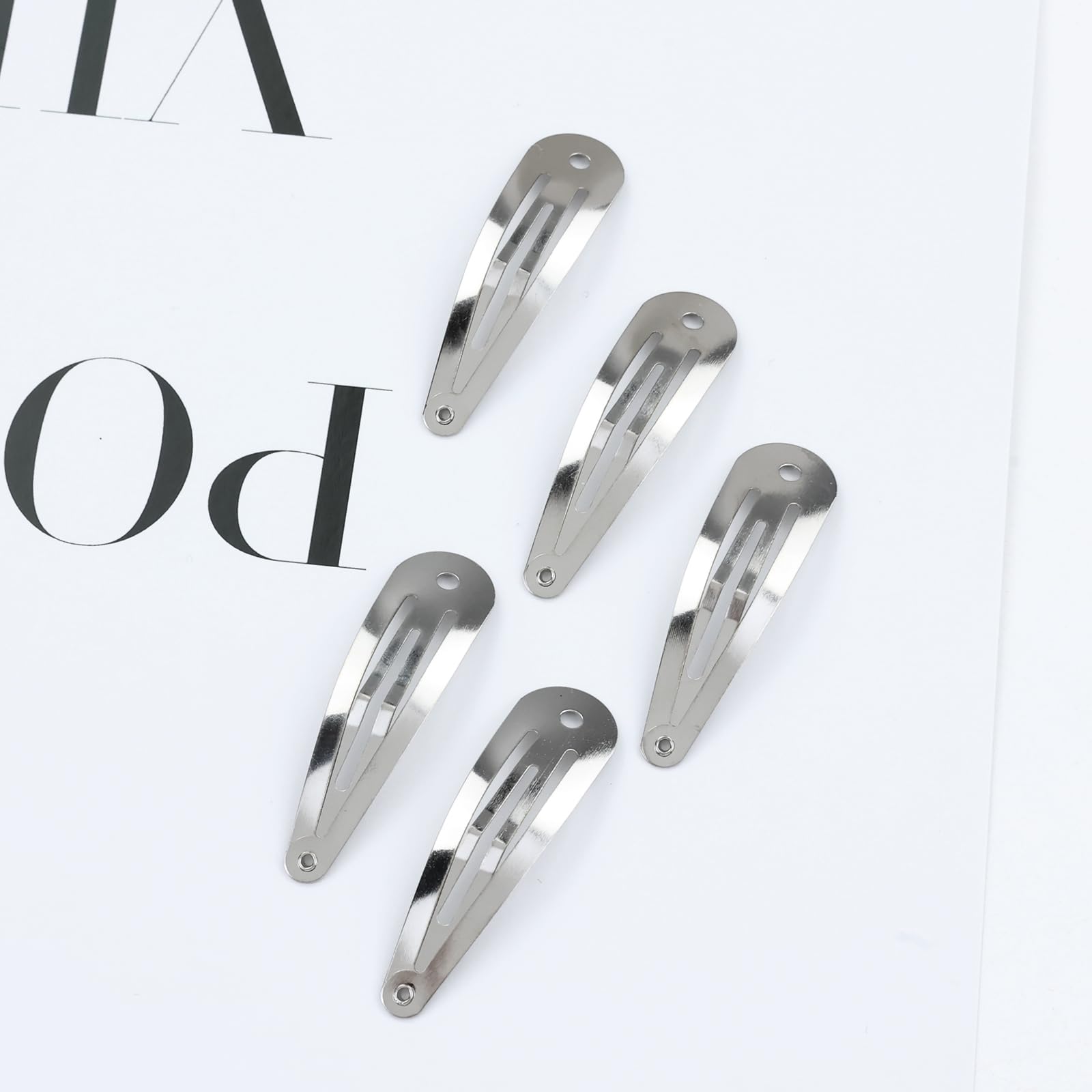 Cinaci versatile clip suits women, girls, and teens for everyday wear and styling.