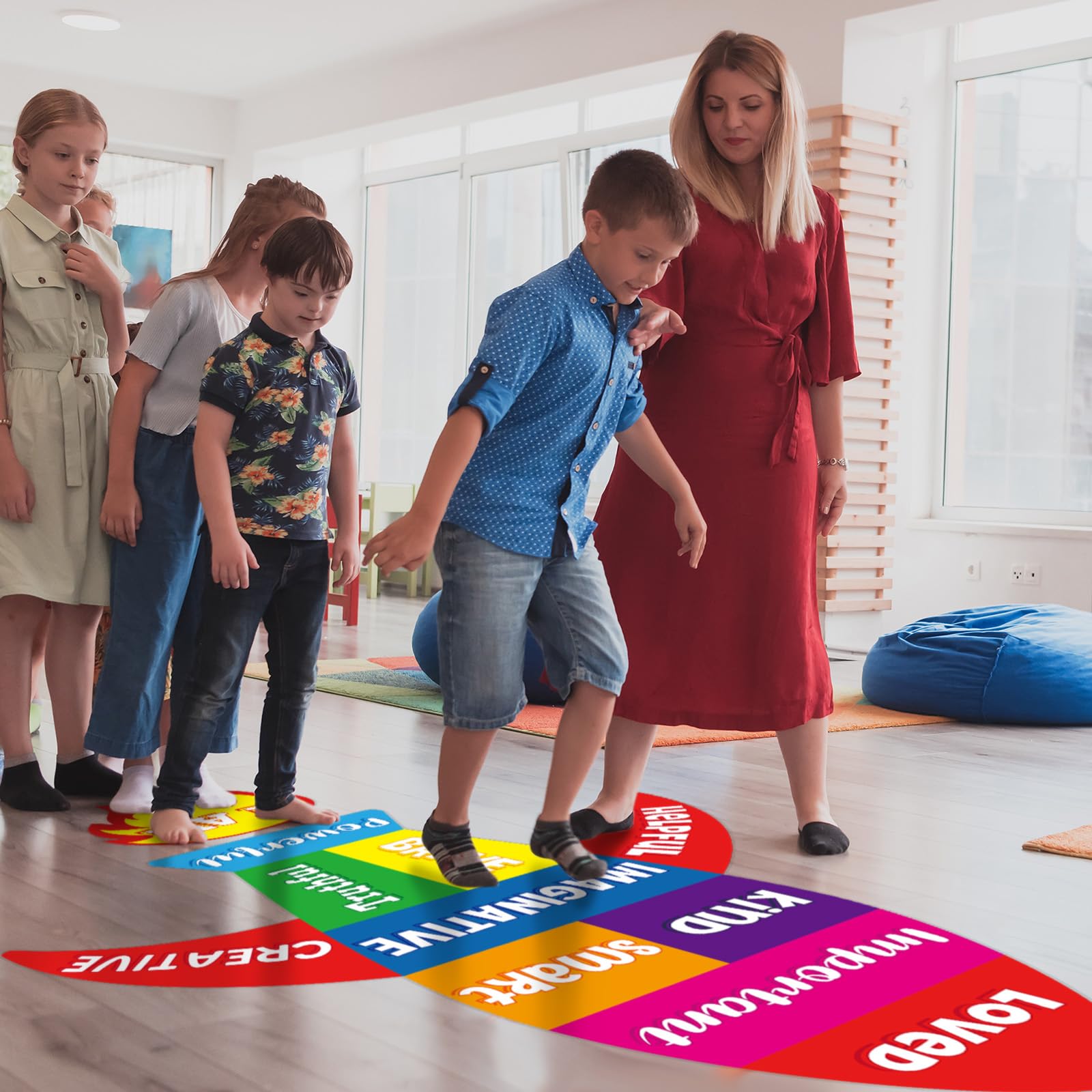 Cinrobiye nursery decor inspires curiosity with bold visuals.