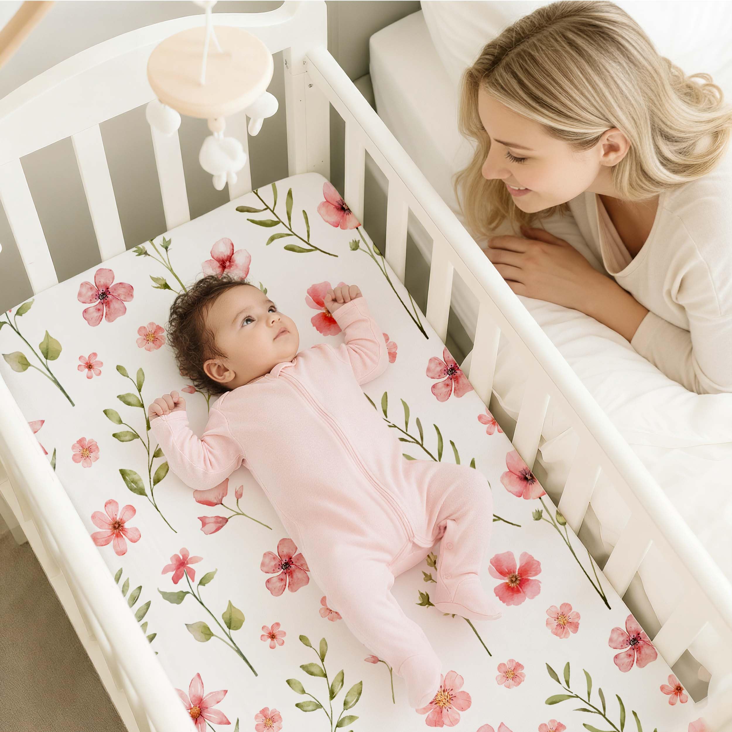 Civarua Kids 33x20 fit close-up demonstrates snug bassinet sheet on mattress.